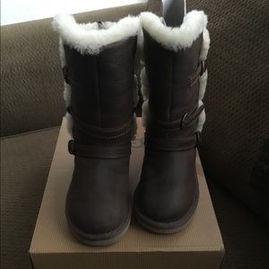 Ugg mid/high top boots